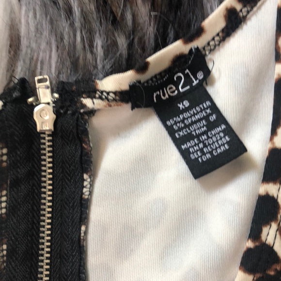 Small leopard dress with 1/4 zipper back - Picture 2 of 4